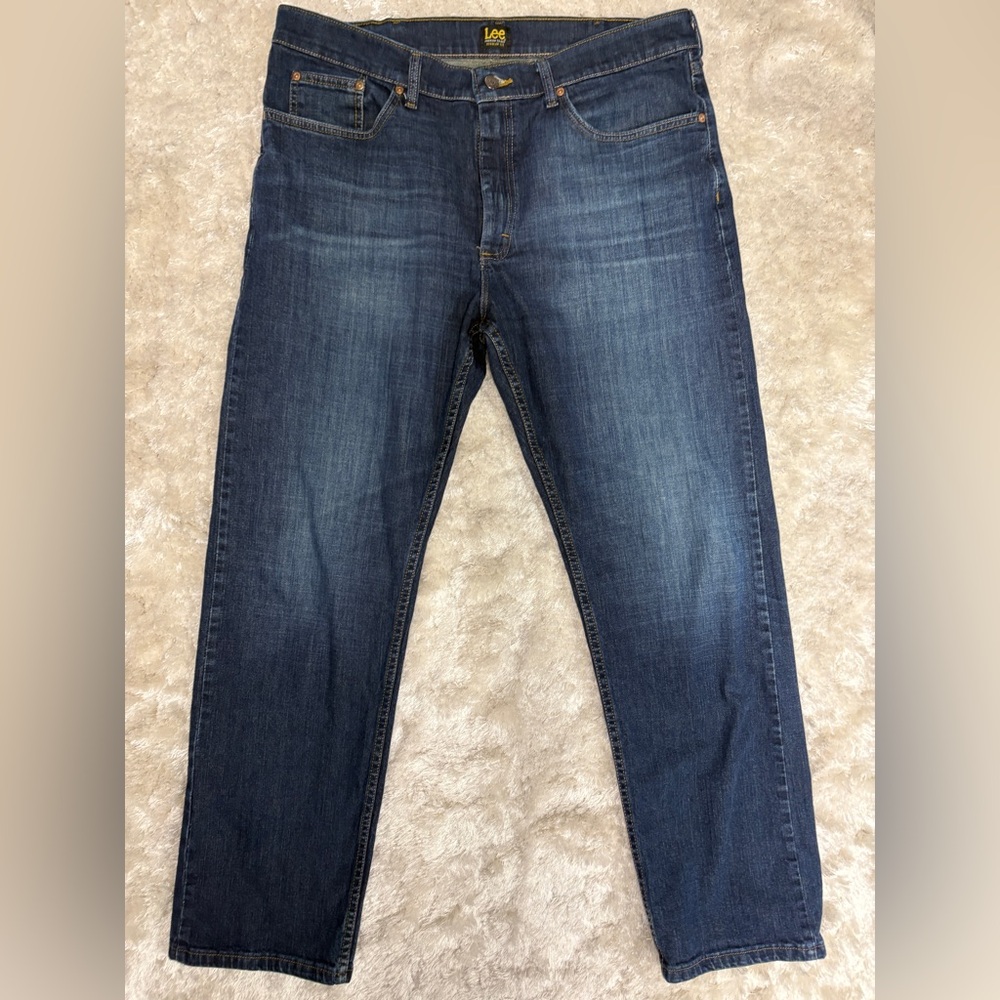 Lee Men's Regular Fit Blue Jeans with faded look. 38/32 -great condition